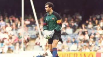 أحمد حسن: الأهلي يتفاوض مع حارس مرمى إسباني لشغل منصب المدير الرياضي